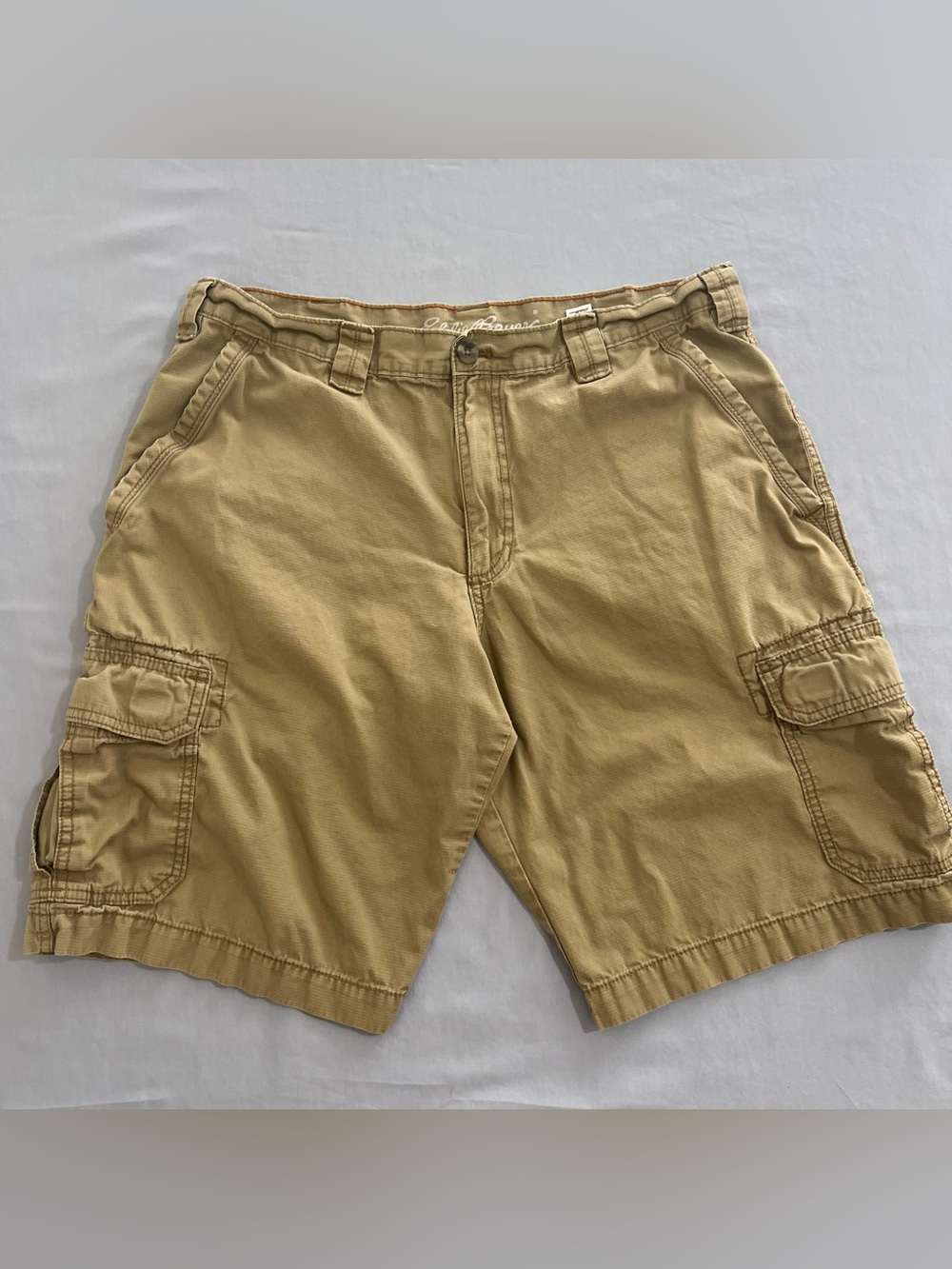 Men’s Eddie Bauer Khaki Cargo Shorts - Size 36W